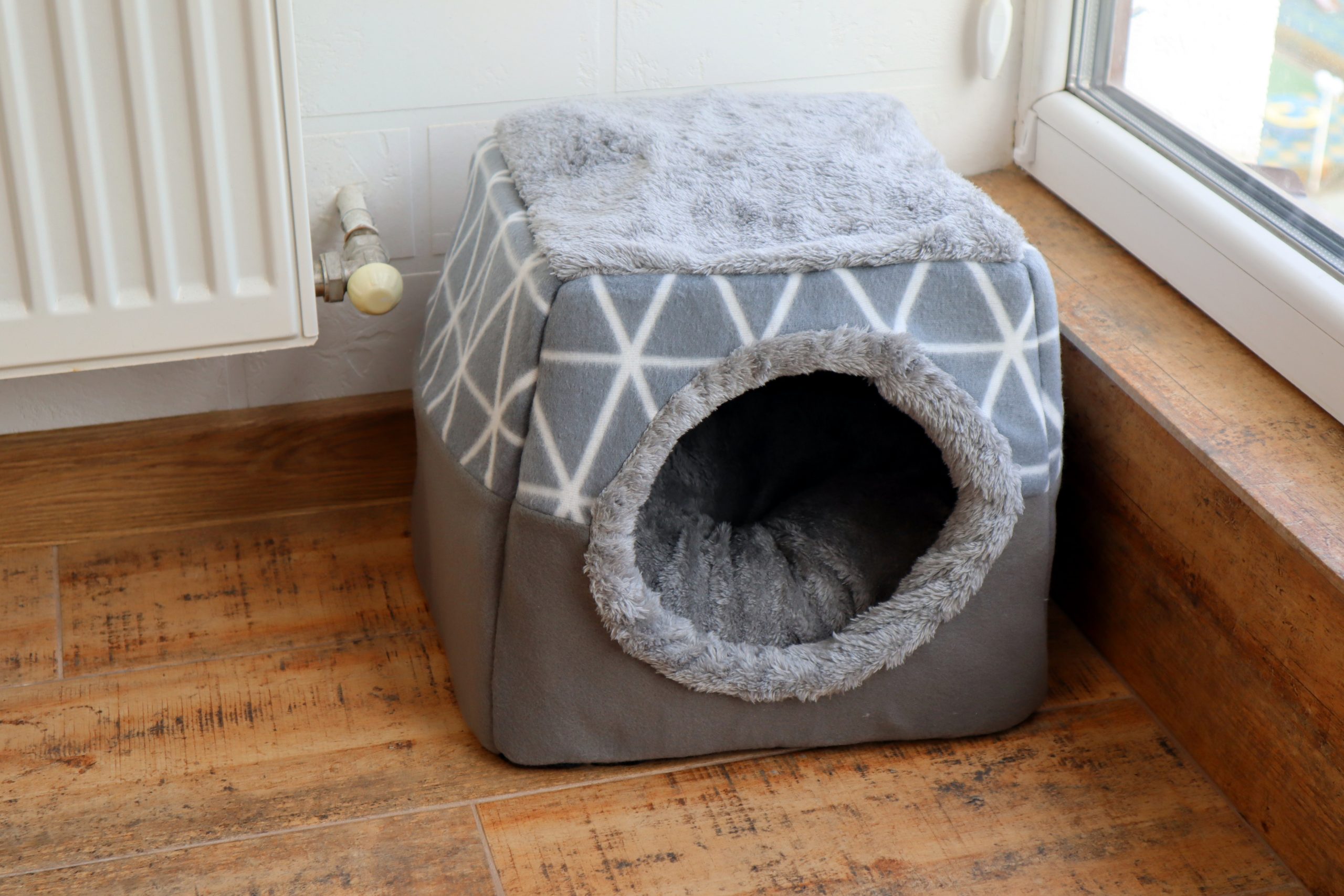 Домики-лежанки, лежаки для кошек - купить в интернет-магазине Зоомаркет